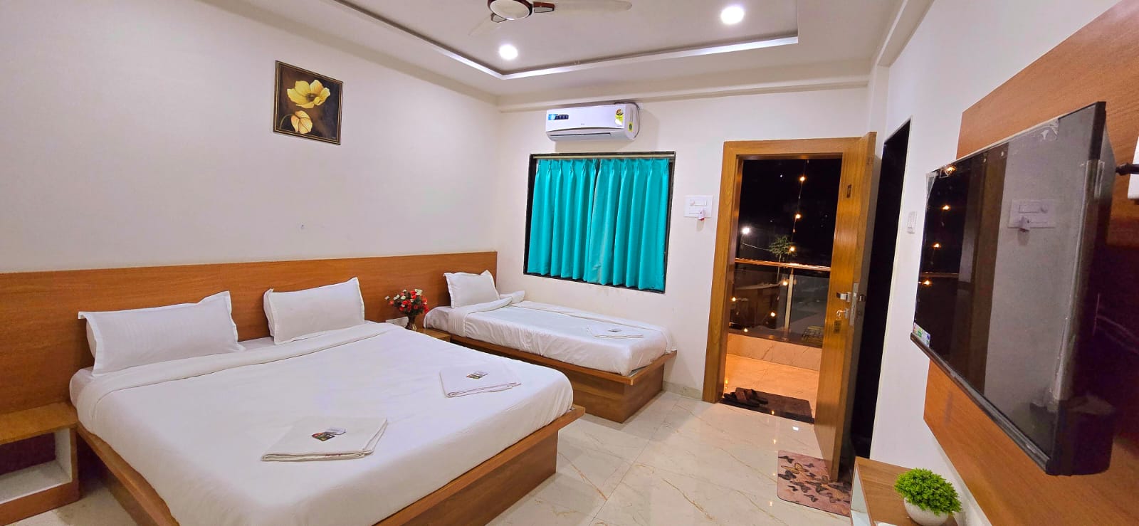 Hotel Rudra Inn - Tap to explore photos