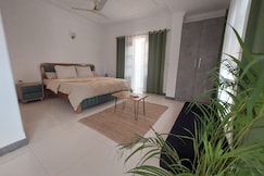 Quaint Cozy 3BHK Triplex Apartment near Cyberhub, Gurgaon