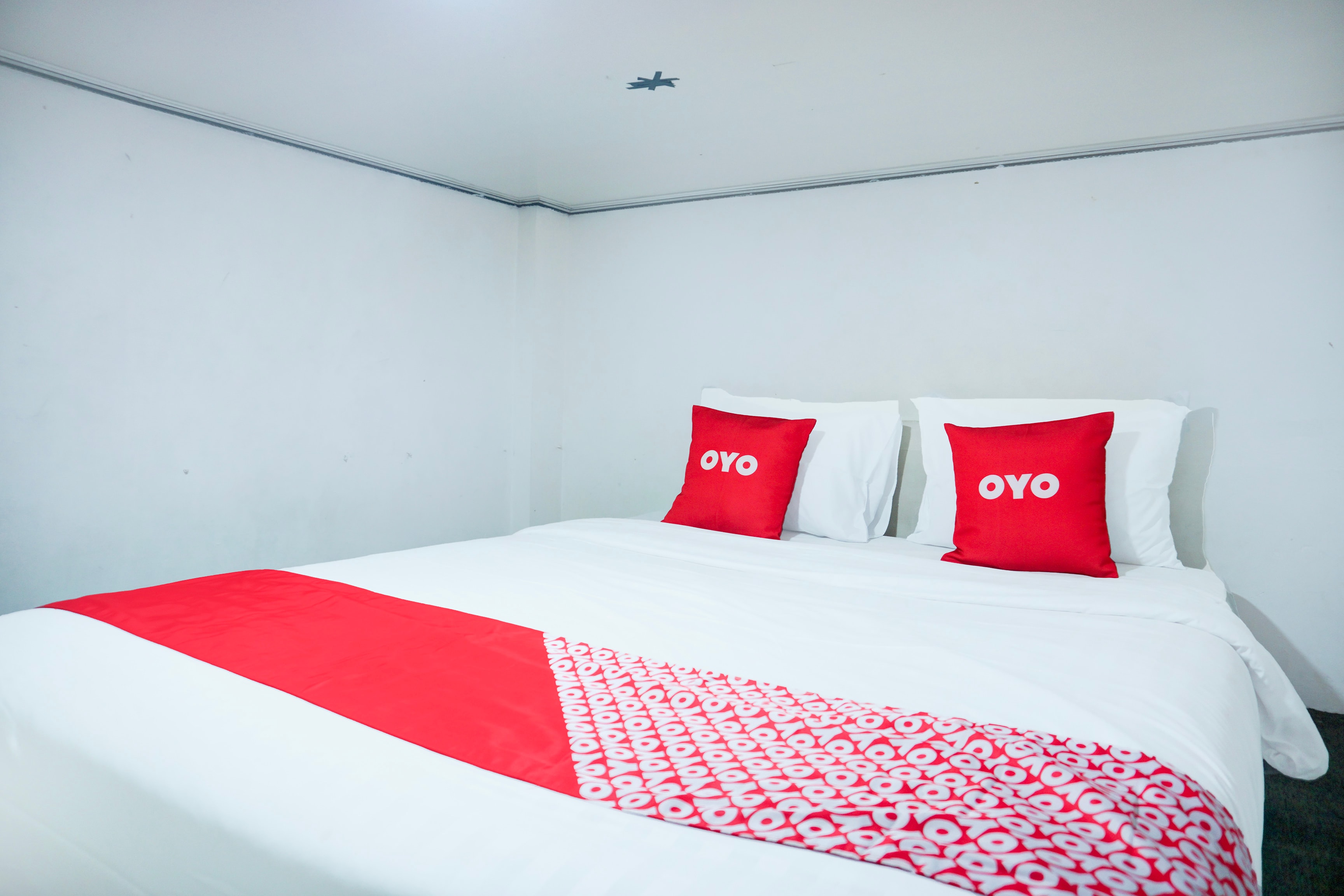 Hotel O Teluk Betung Near Water Park Lembah Hijau Formerly Kanajiwa Guesthouse 1 - Tap to explore photos