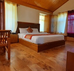 Deluxe room with mountain view