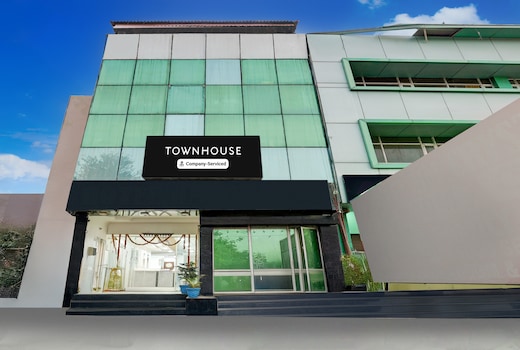 Super Townhouse by OYO Mohali Bus Terminal Formerly Hotel HM Crystal