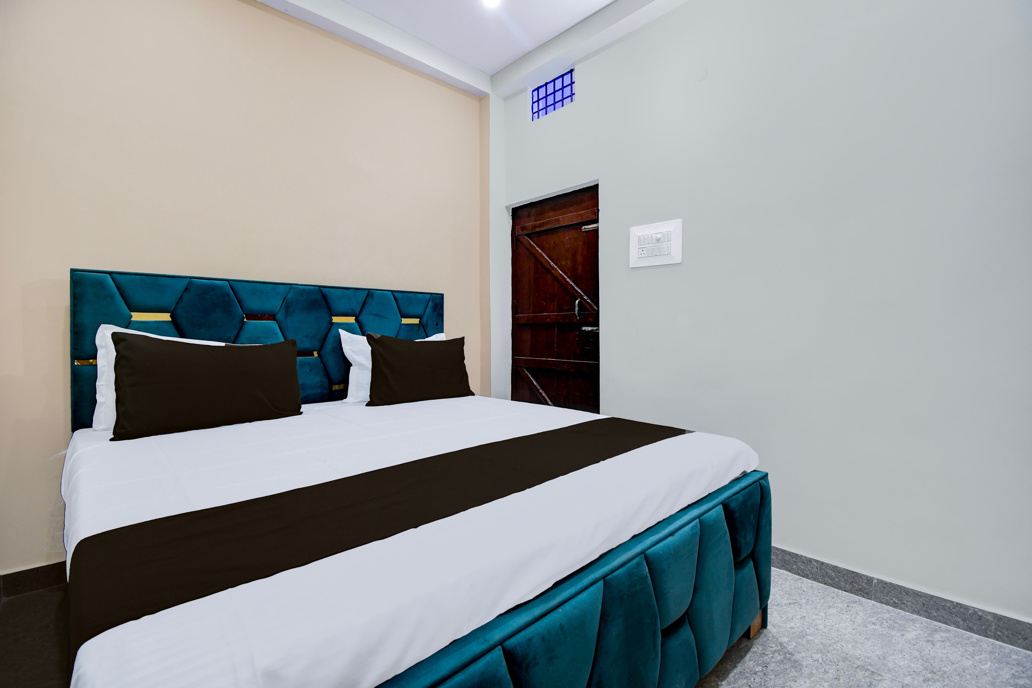 Spot On Hotel Orbit - Tap to explore photos