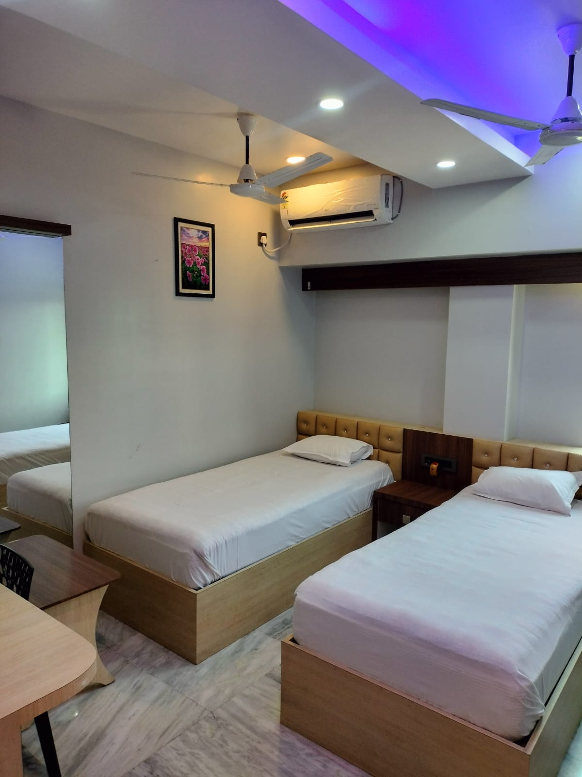 Hotel Epar Bangla - Tap to explore photos