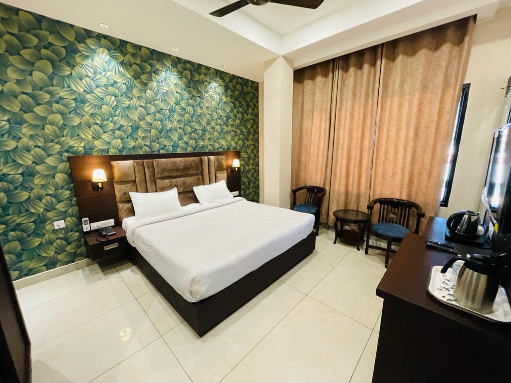 THE GRAND REGENCY - Tap to explore photos