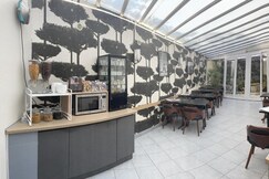 Hotel Lilas Gambetta, Paris