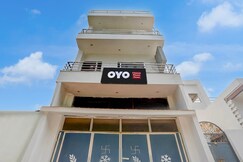 Hotel O FOUR SEASONS P. GUEST HOUSE, Varanasi