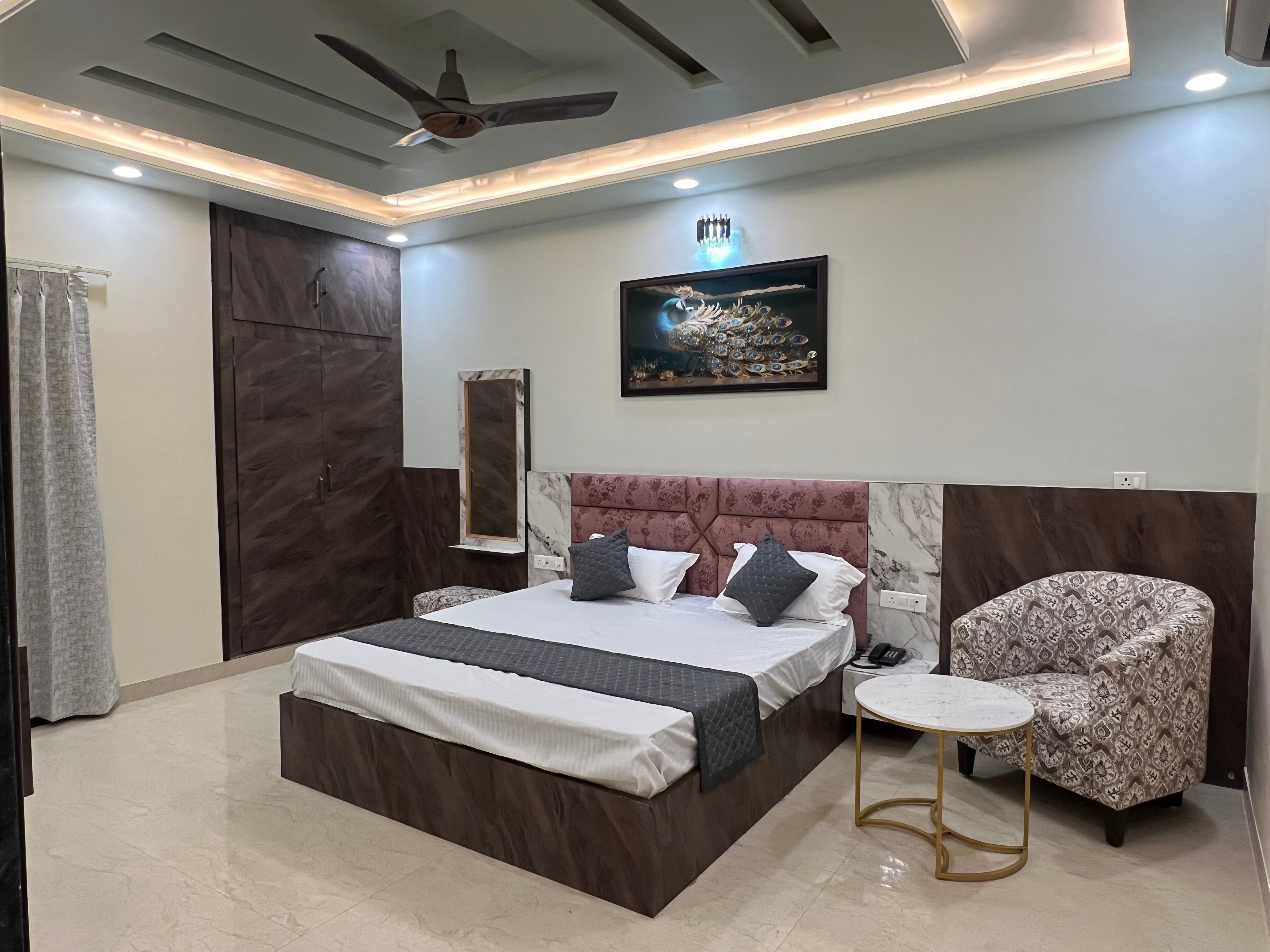 HOTEL PUNIT PALACE - Tap to explore photos