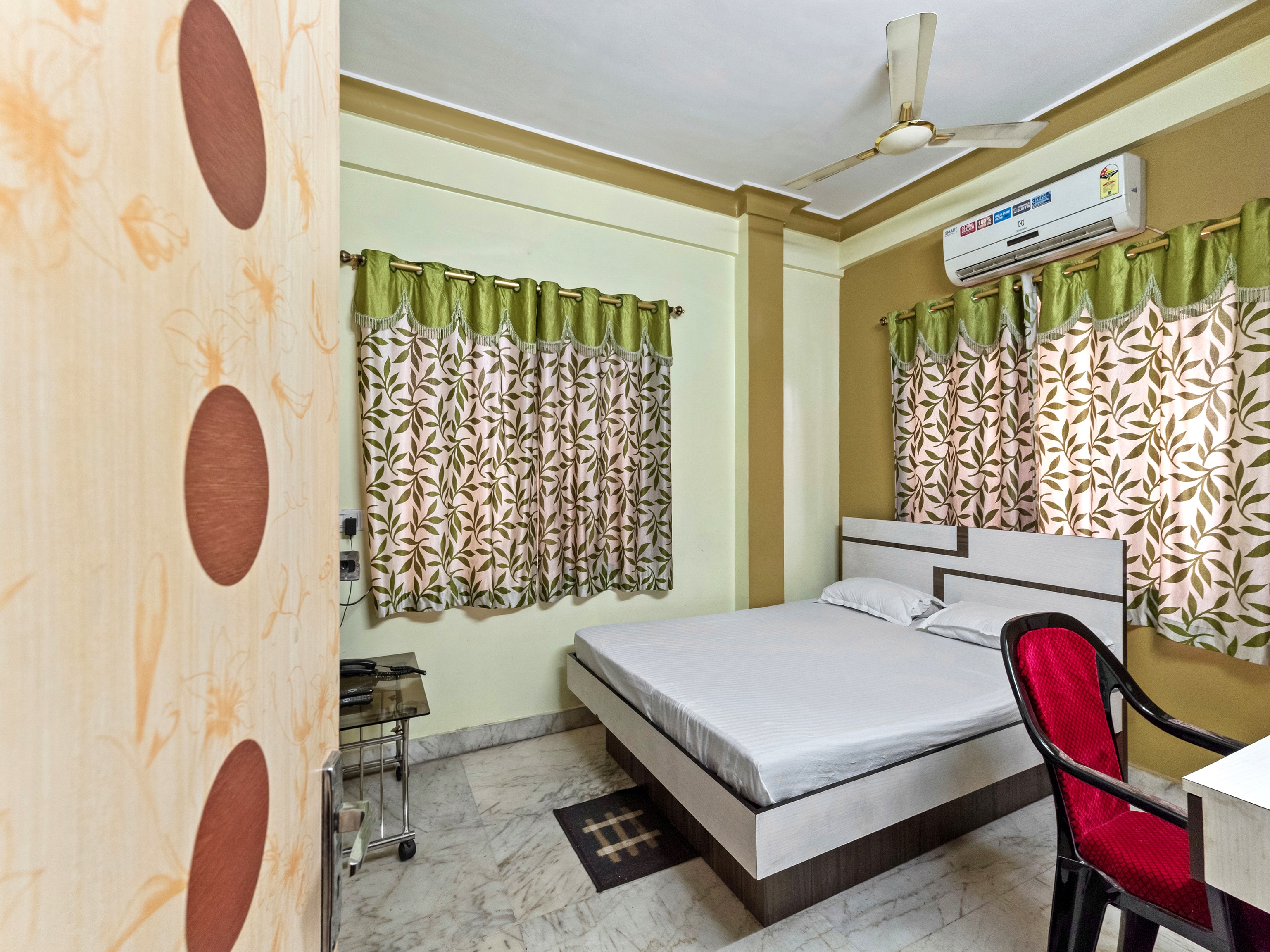 Sunil Enterprise Guest House, Sec 2 CL-192 - Tap to explore photos
