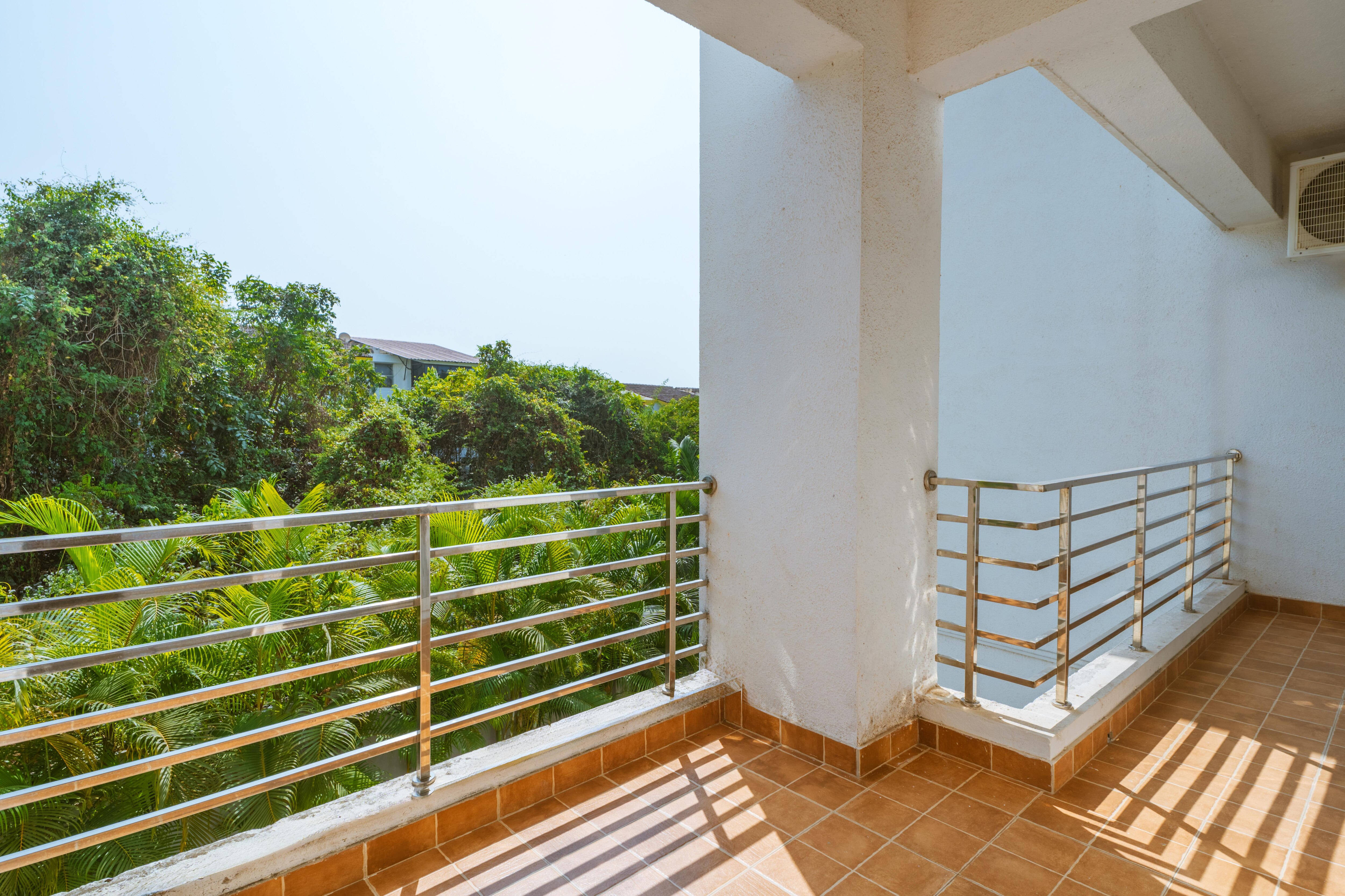 Exquisite 2 BHK Apartment in the Heart of Candolim - Tap to explore photos