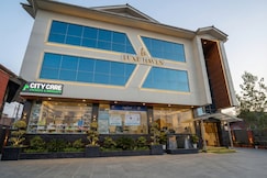 Hotel Luxe Haven Residency (2min drive to Airport), Srinagar