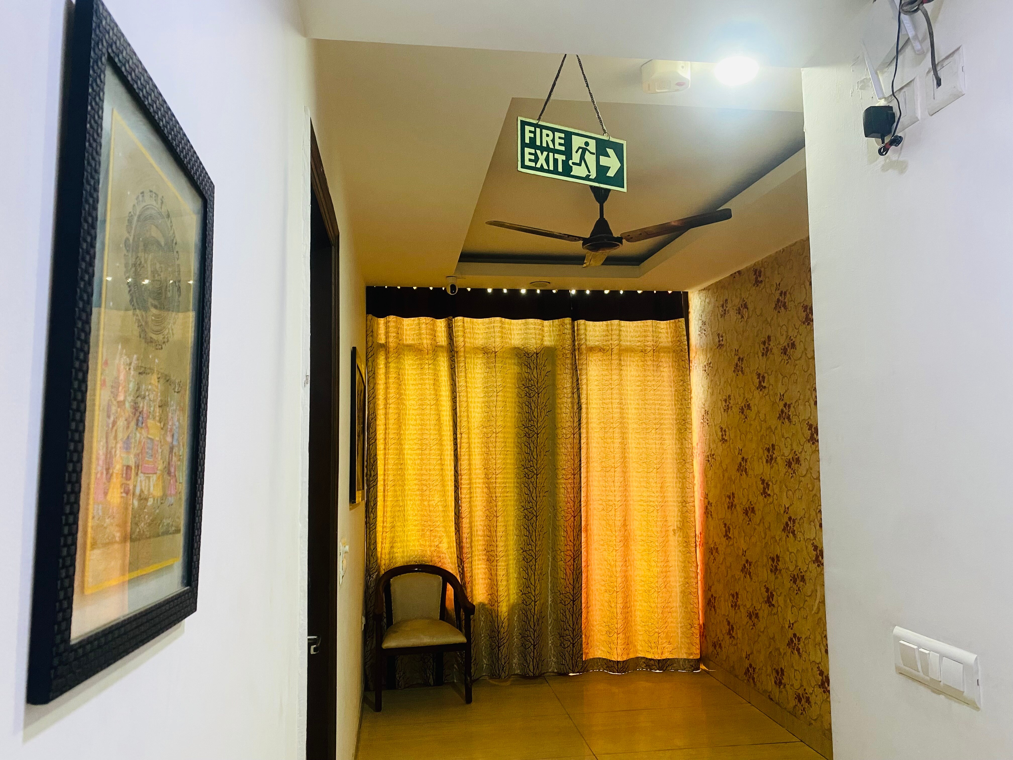 Qotel Jasola Vihar - Tap to explore photos