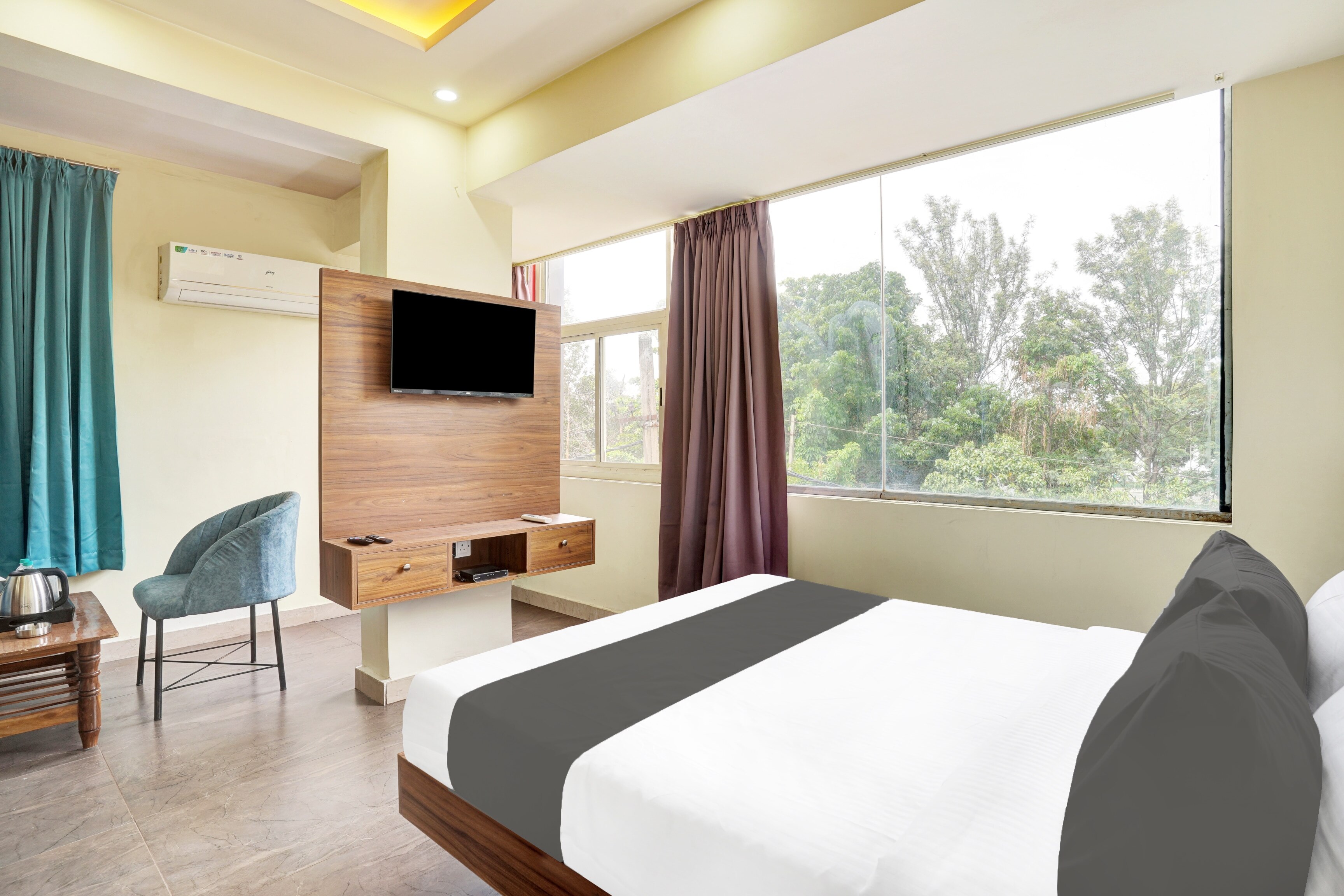 Hotel O GAYATHRI METRO DELUXE - Tap to explore photos