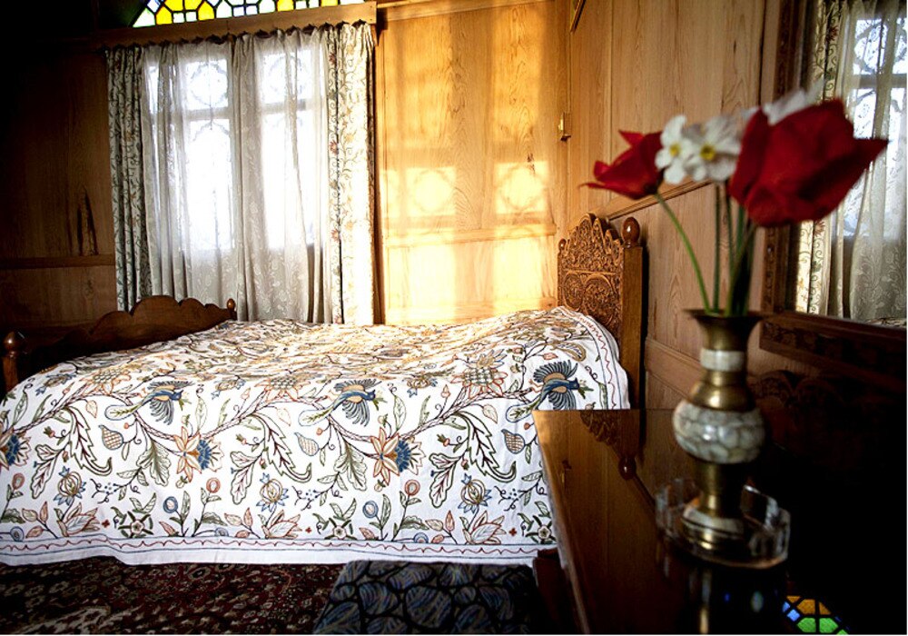 New perfume garden group of houseboats - Tap to explore photos