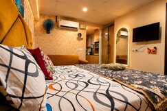 CosyDen 2 Apartment in Zirakpur | Nearby Airport, Mohali