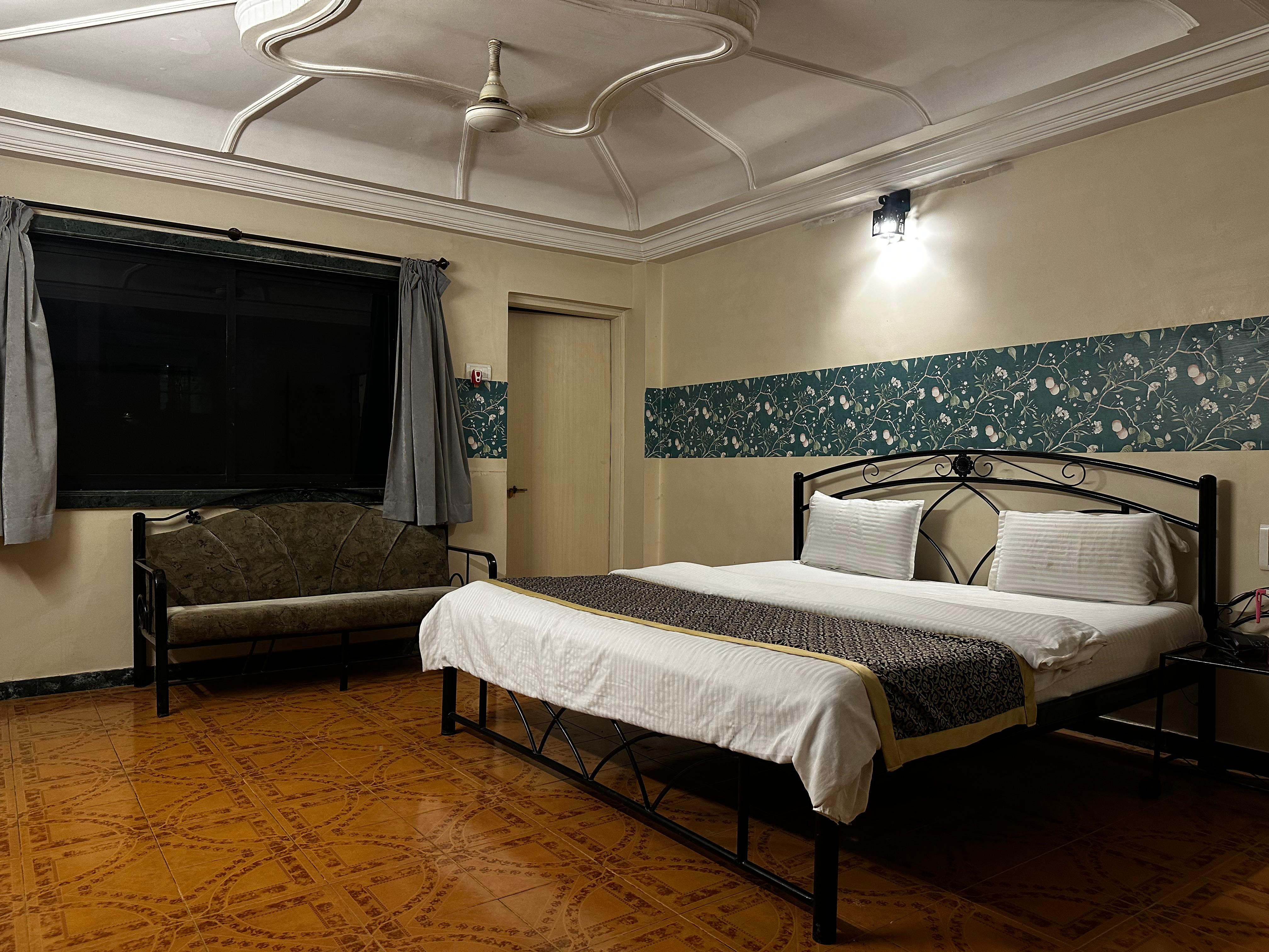 Deluxe Double Bed Ac with Balcony 1