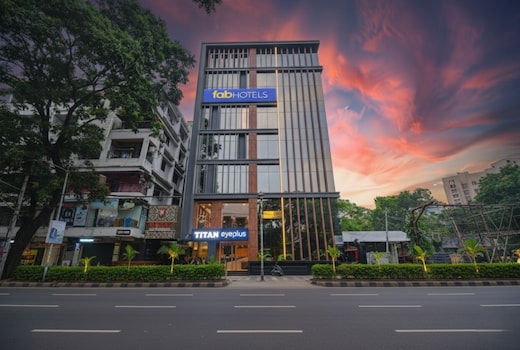 FabHotel Prime Kzar Corporate | Budget Stay Near Park Street