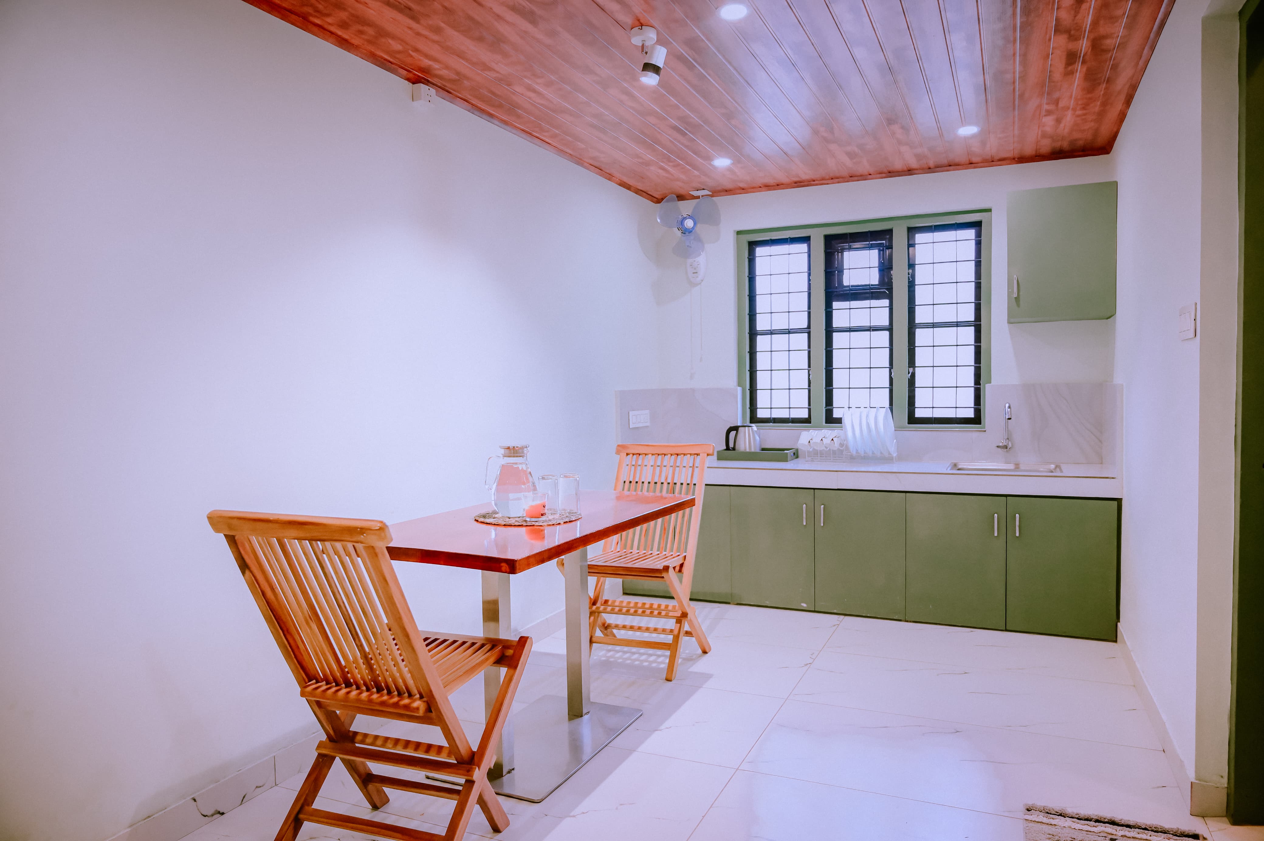 Cheerful 2 bedroom villa with swimming pool - Tap to explore photos
