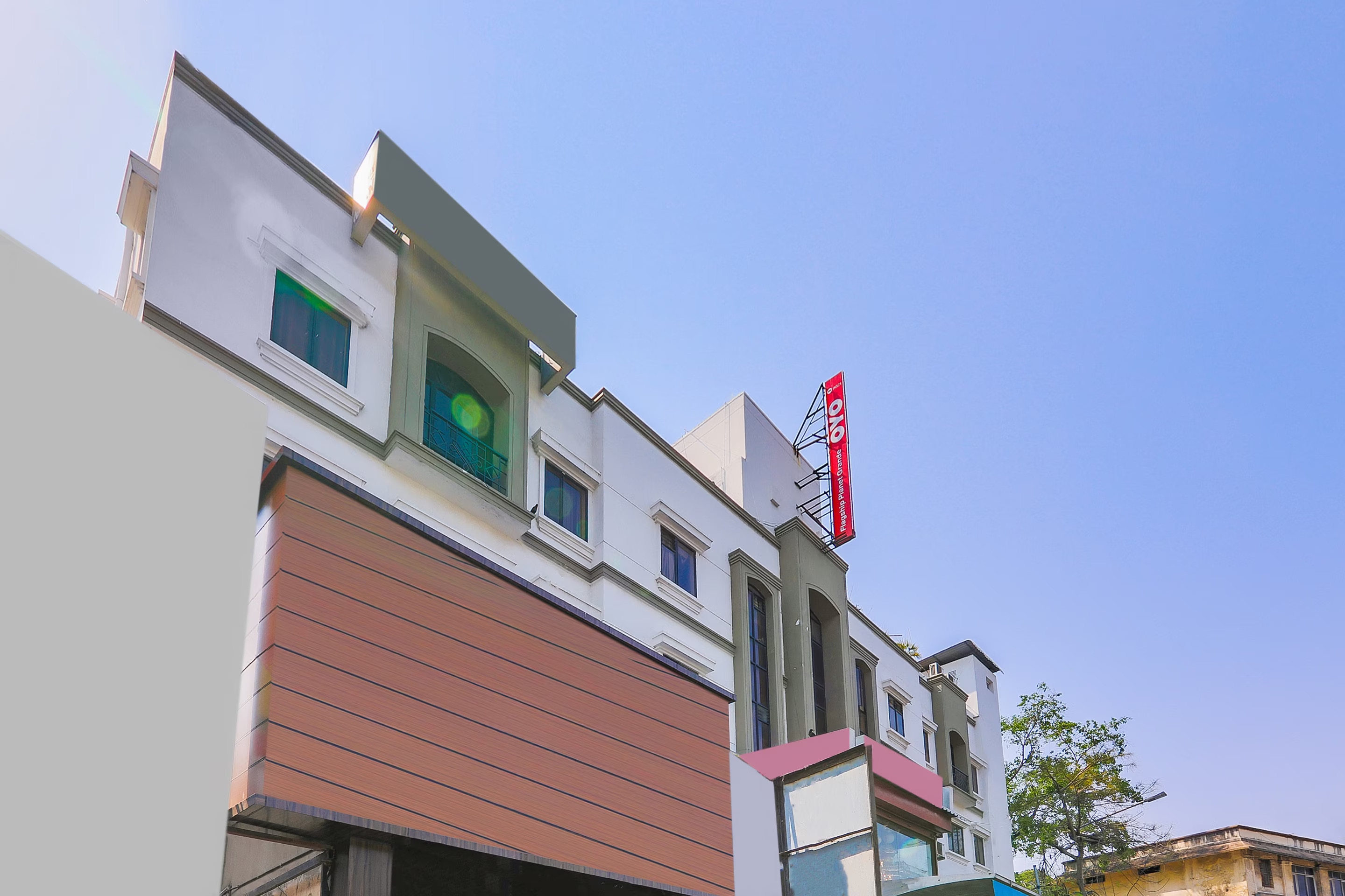 STAYZ INN HOTELS NEAR US CONSULATE - Tap to explore photos
