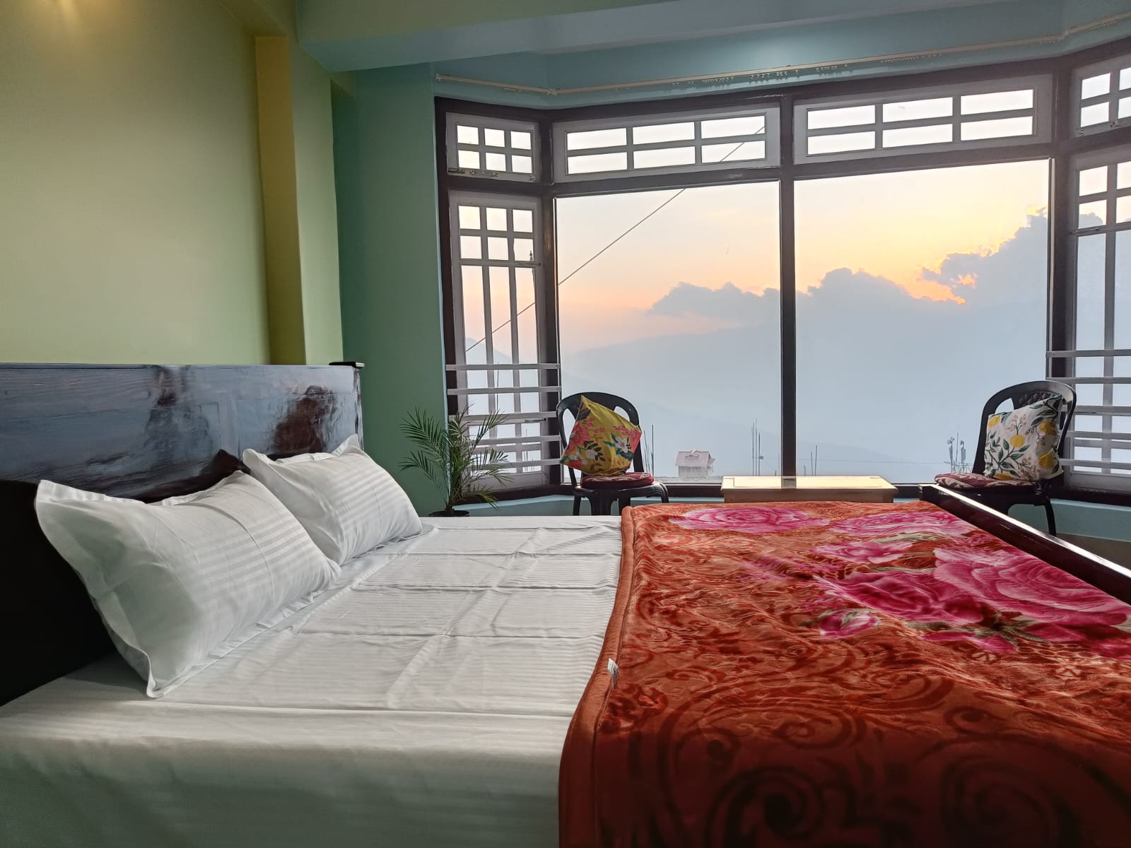 The Mountain Range Homestay - Tap to explore photos