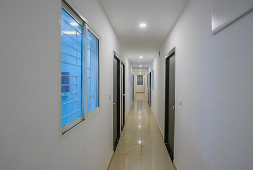 Super Hotel O Varcity Phi Premium Pavilion ,Above HDFC Bank ,Near Anjaneya Temple Madiwala, Hosur Ma