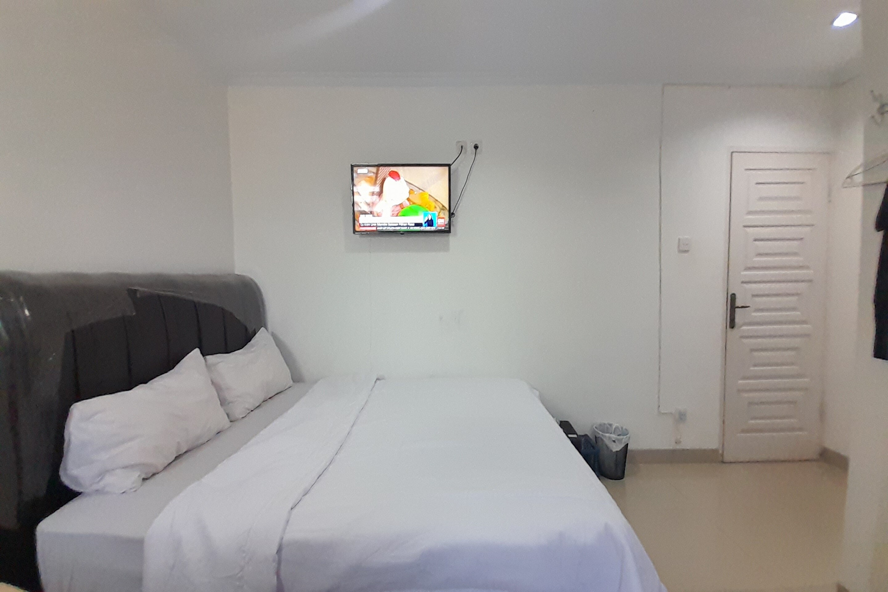 SPOT ON 93782 Hasibuan Homestay Syariah - Tap to explore photos