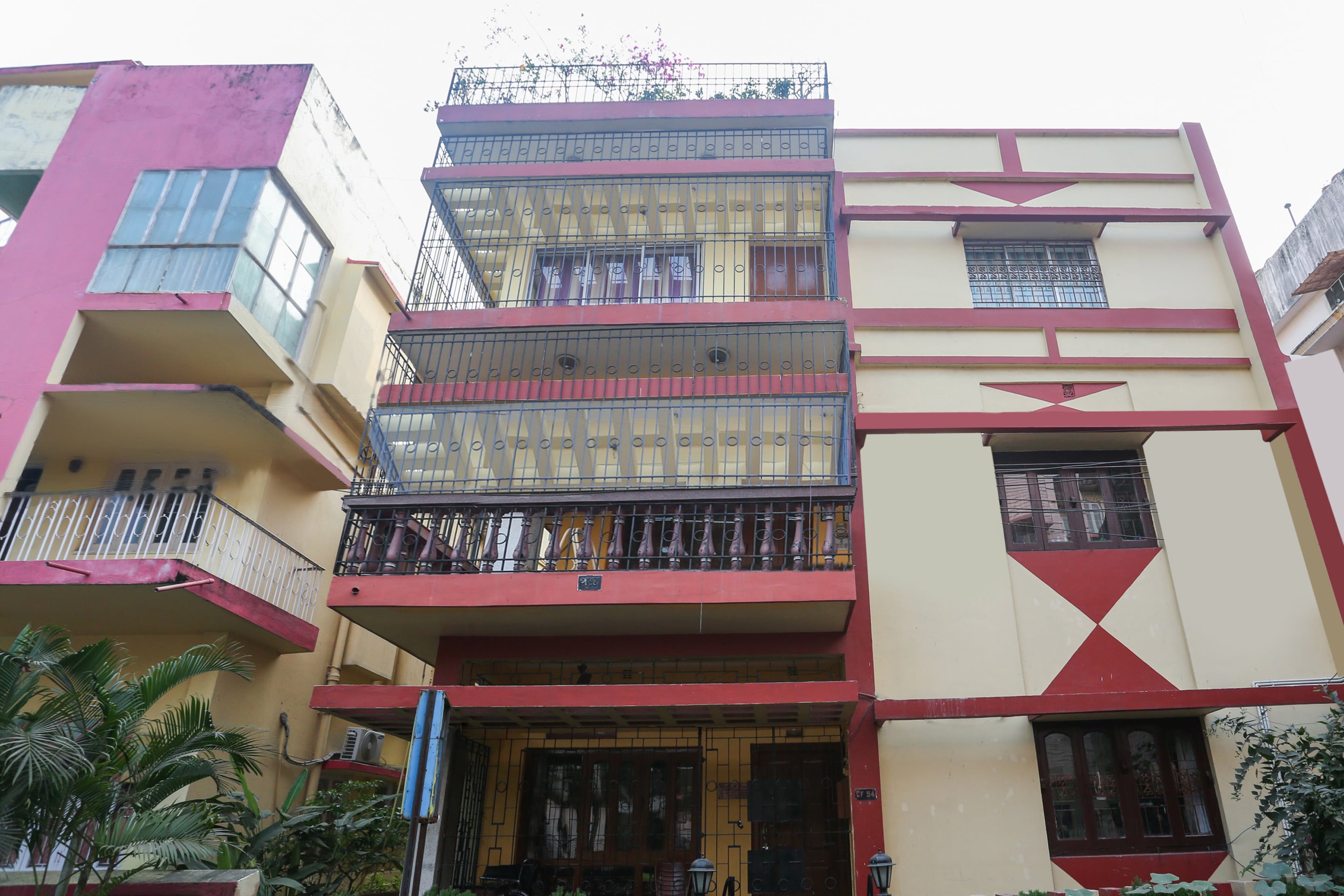 Hotel O Saga Guest House - Tap to explore photos