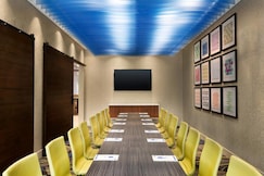 Holiday Inn Express & Suites WATERTOWN, Codington