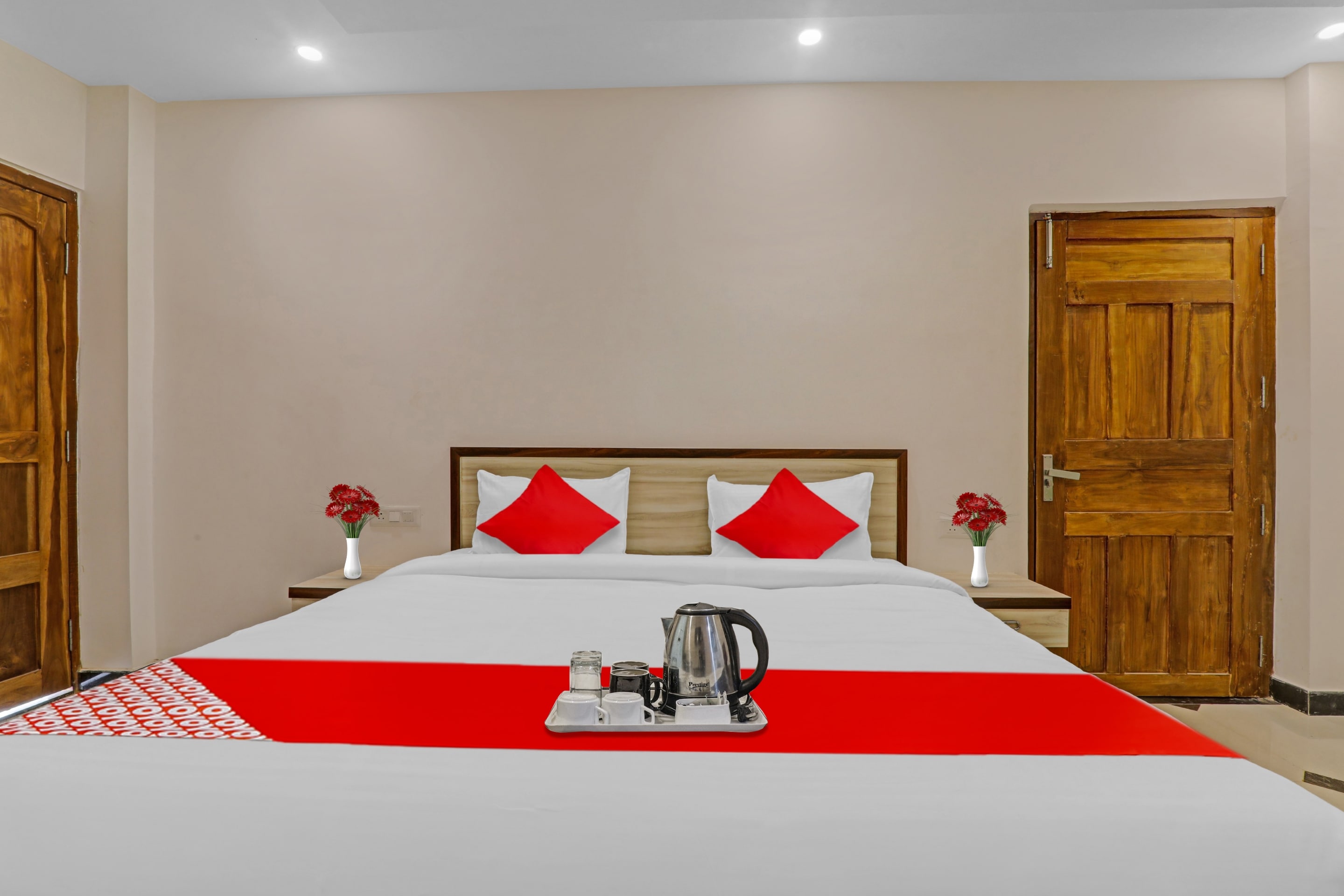 Super Hotel O Guest House Rr Inn - Tap to explore photos