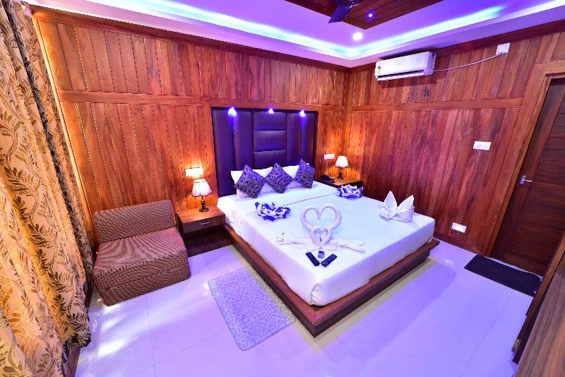 Holiday N Holiday Beach Resort And Spa - Tap to explore photos