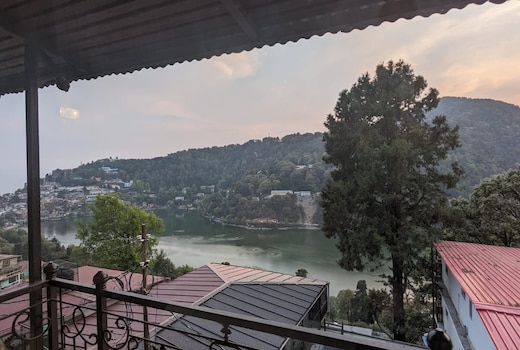 2bhk Panoramic View of Lake close to Mall Road Oasis