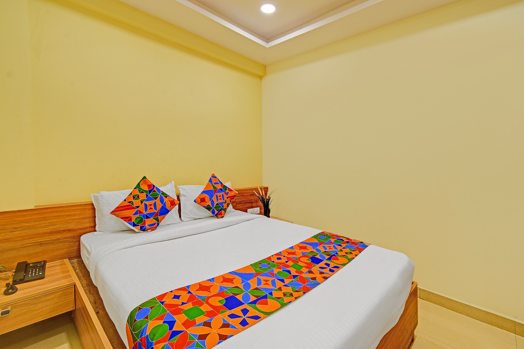 FabHotel Metro - Nr Secunderabad Railway Station - Tap to explore photos