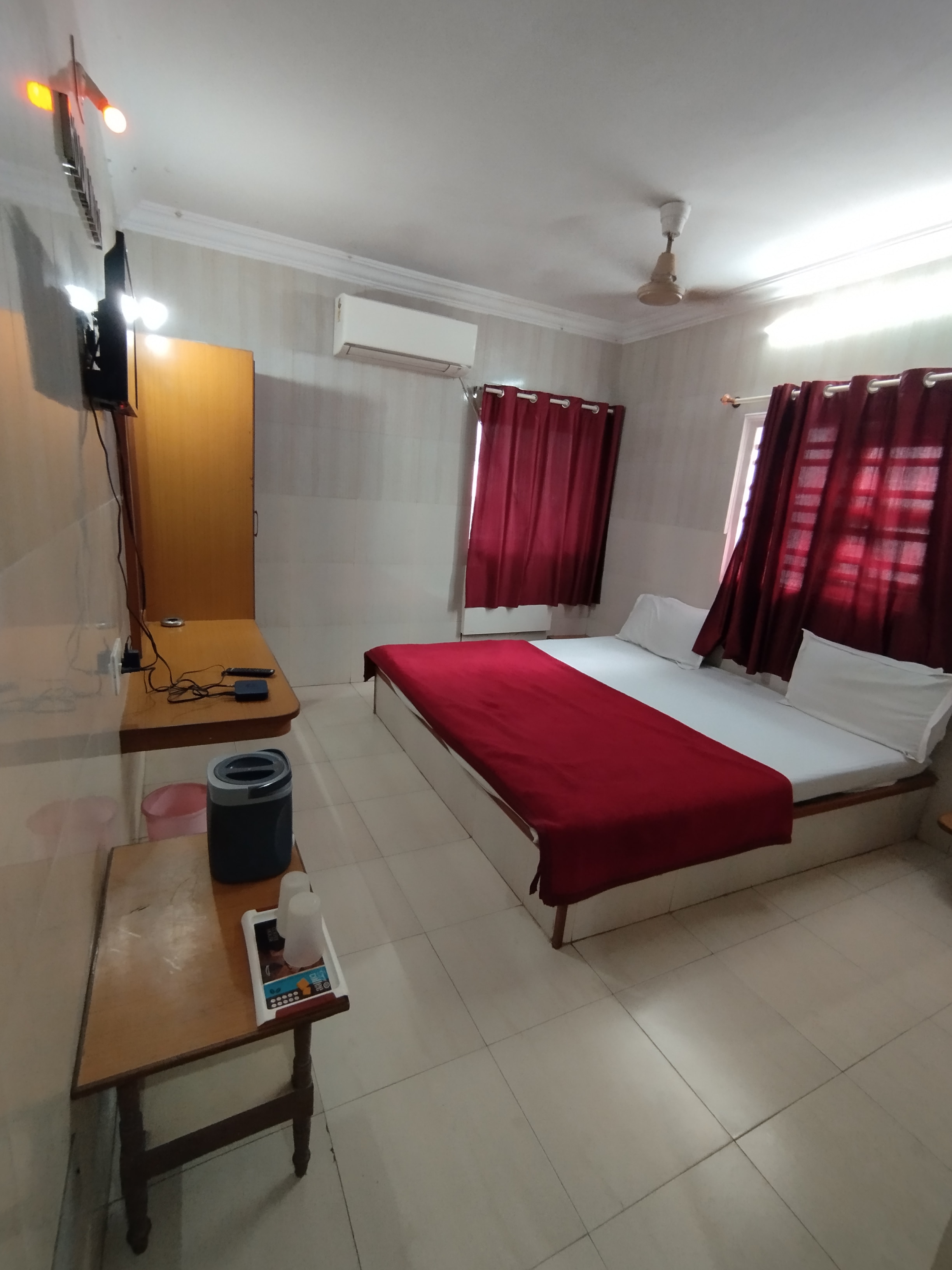 Hotel Meera Dwarka - Tap to explore photos