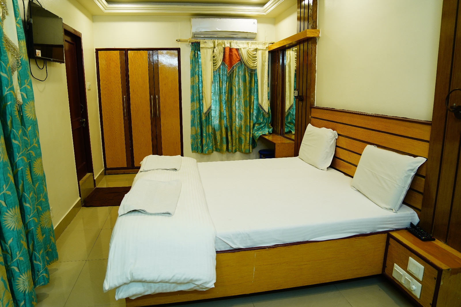 Hotel Sangeetha Inn - Tap to explore photos