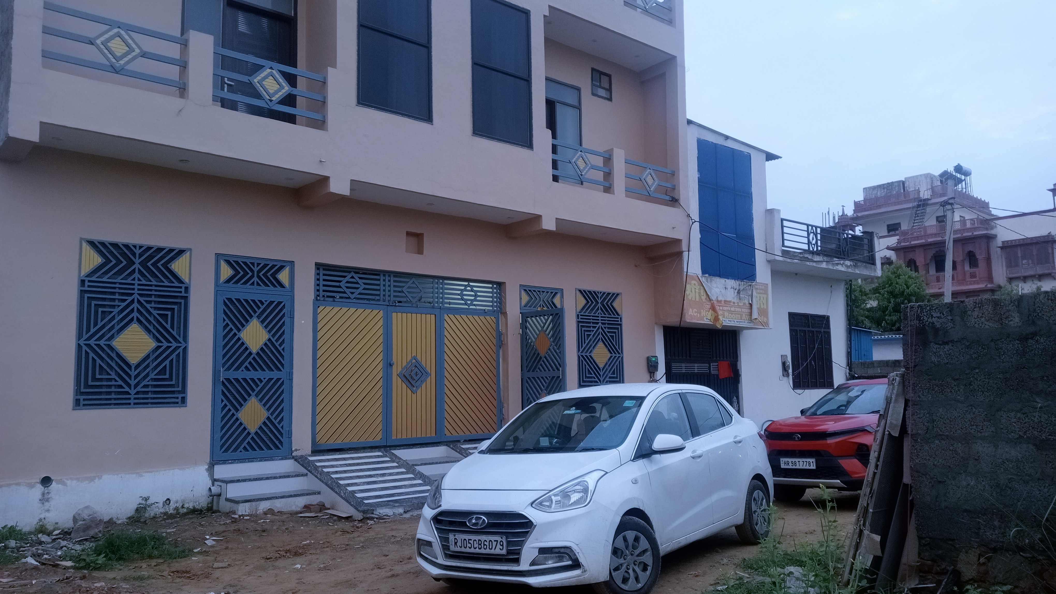 GURU JI GUEST HOUSE - Tap to explore photos