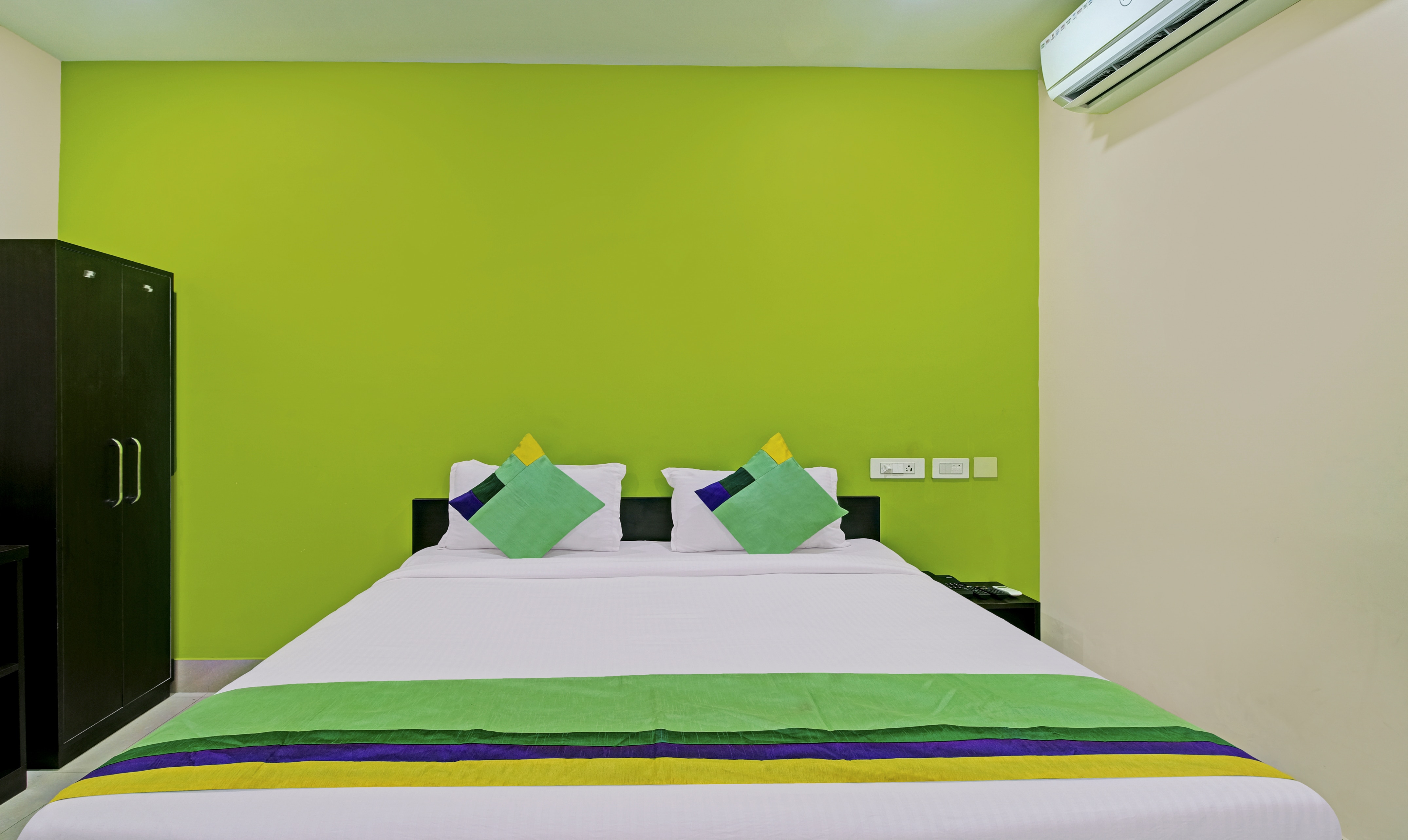 Treebo Hotel Mobi VIP Airport - Tap to explore photos