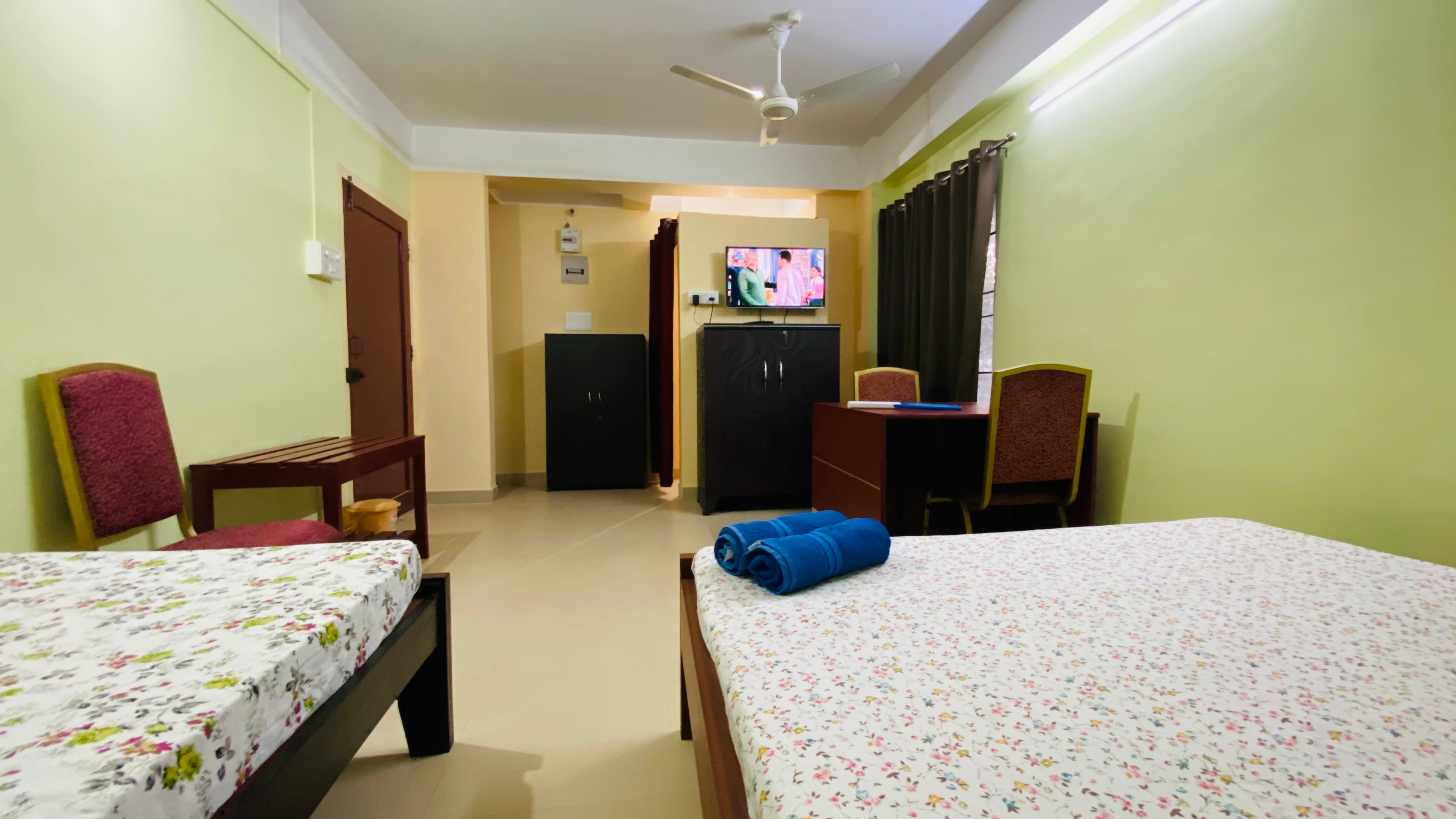 Ashirwad Homestay - Tap to explore photos