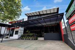 Collection O near Cihampelas Walk formerly De Parleys Rooms, Cimahi