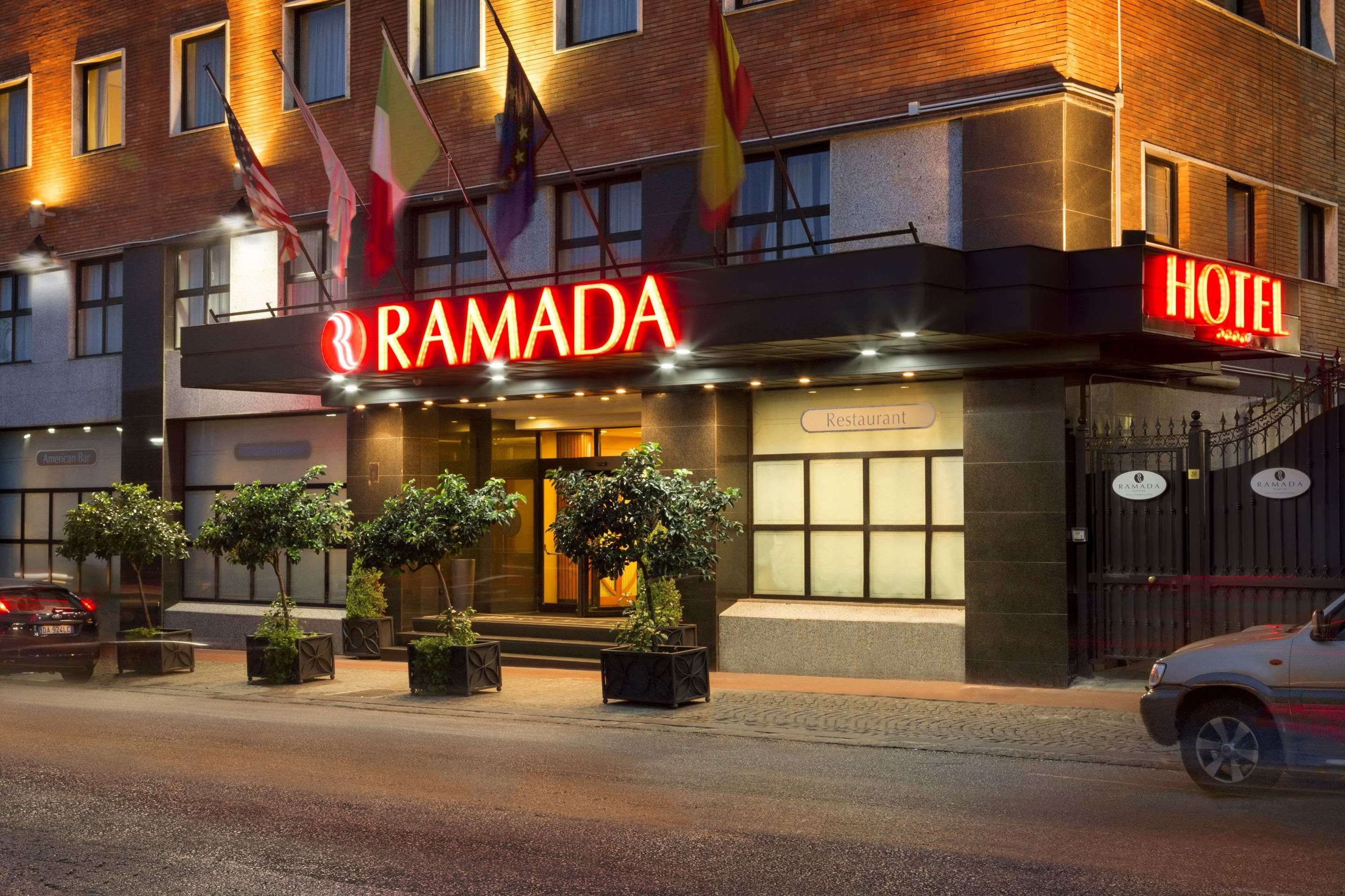Ramada by Wyndham Naples - Tap to explore photos