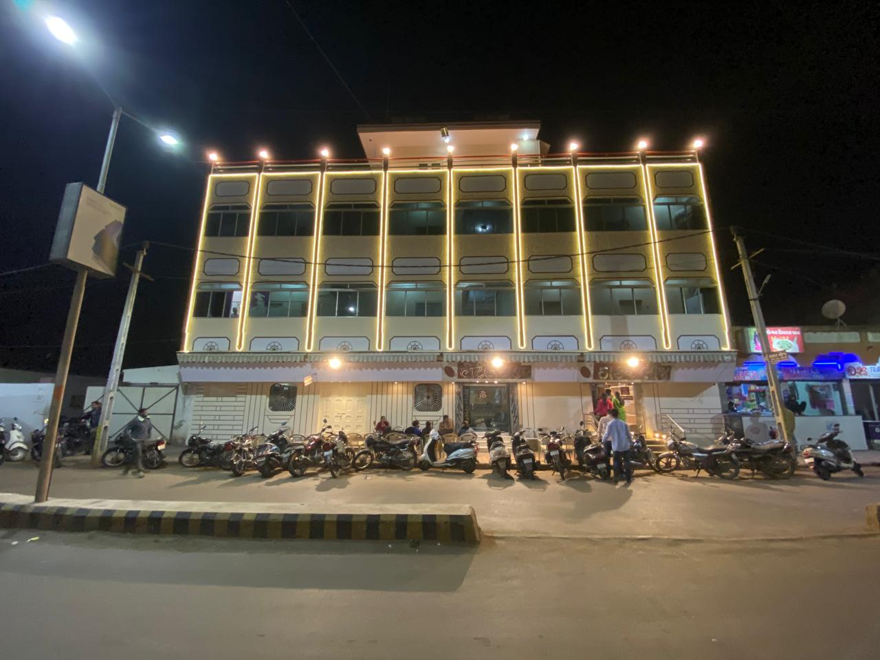Thakar Hotel - Tap to explore photos