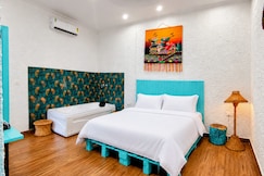 Mud House Bathtub CoupleFriendly, Noida
