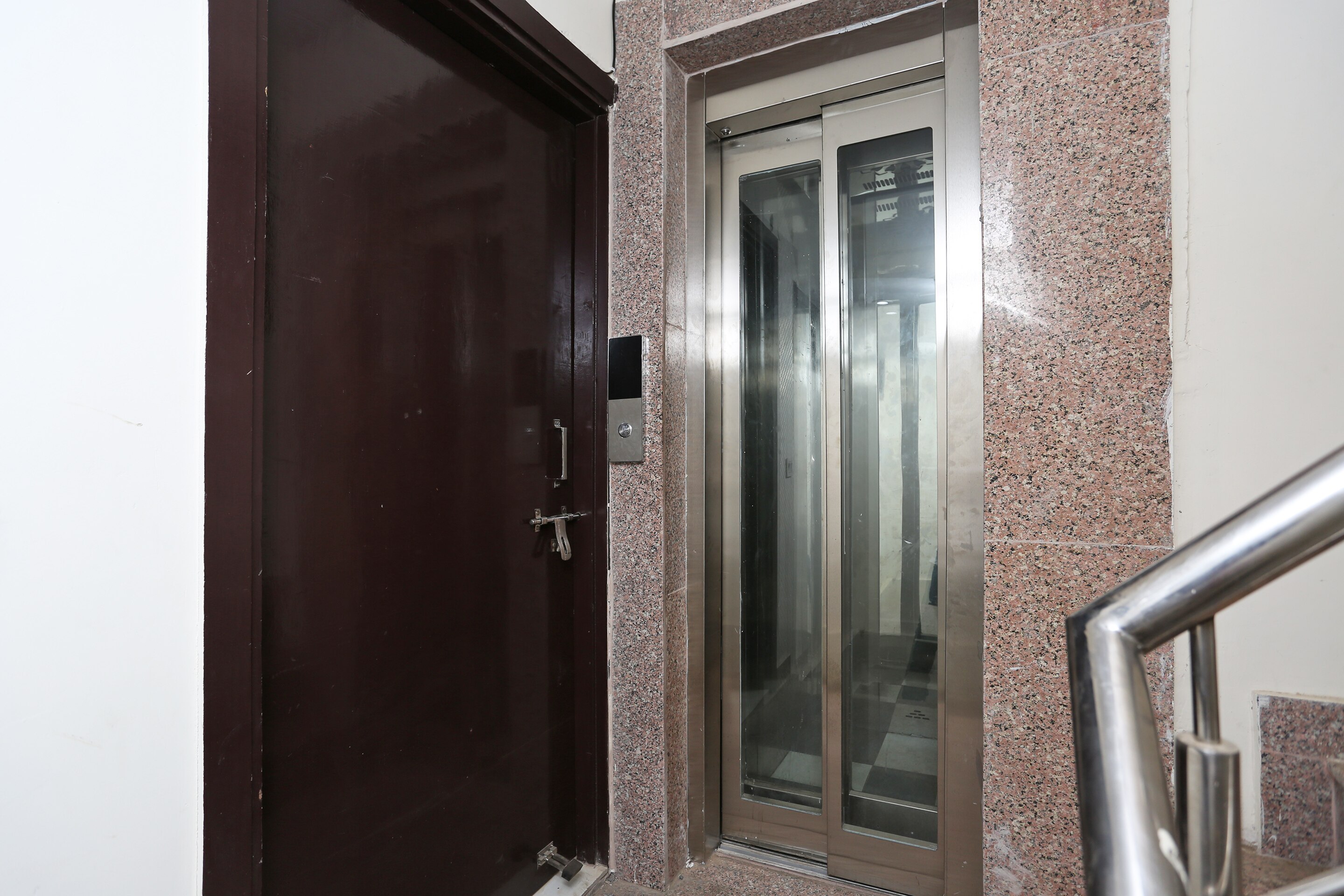 Hotel Royal India Ramphal Chowk Market - Tap to explore photos