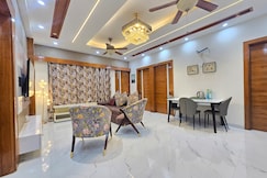 Homlee-Gokul 4BHK Flat-Lift-Parking | Max Vaishali, Ghaziabad