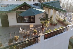 Whispering Walls |Luxury 2BR Mountain Villa|Nainital By Homeyhuts, Nainital