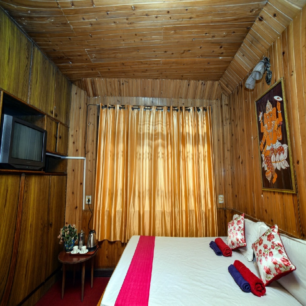 Darjeeling Hotel Summer Palace - Tap to explore photos