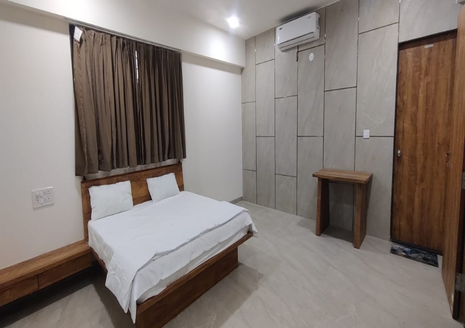 Hotel Majestic Pearl Near Railway Station 5