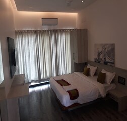 Family room with left side sea view
