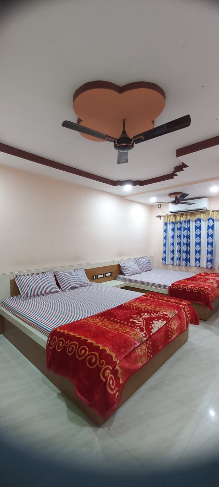 Moyna Retreat - Tap to explore photos