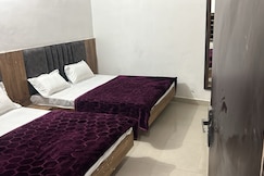 Madhav Guest House, Govardhan