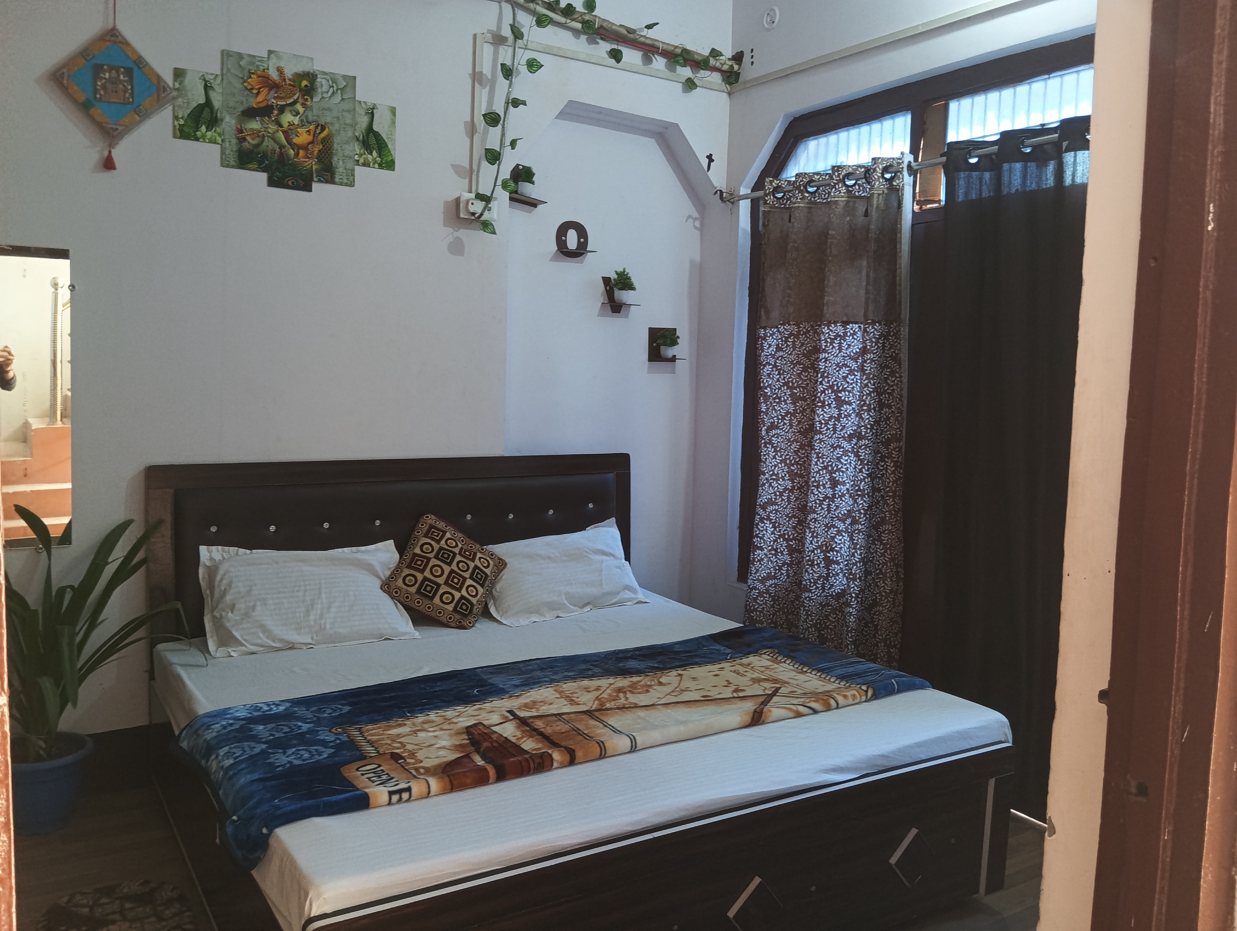 Surya home stay - Tap to explore photos