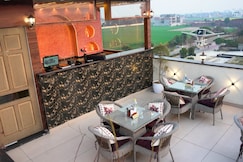 The Aero Lounge - 2 kms from Airport, Amritsar